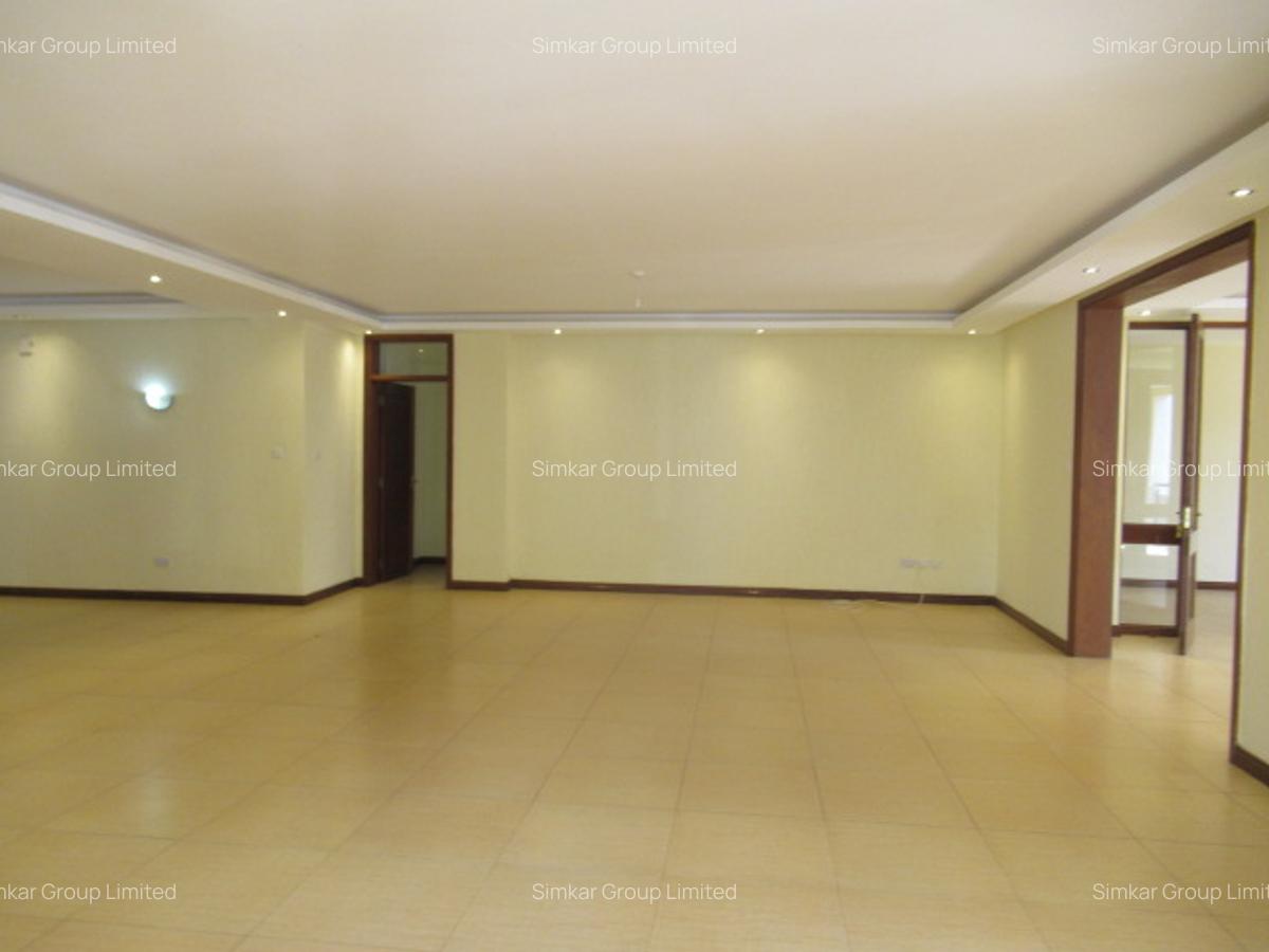 4 Bed Apartment with En Suite at Riverside Drive - 5