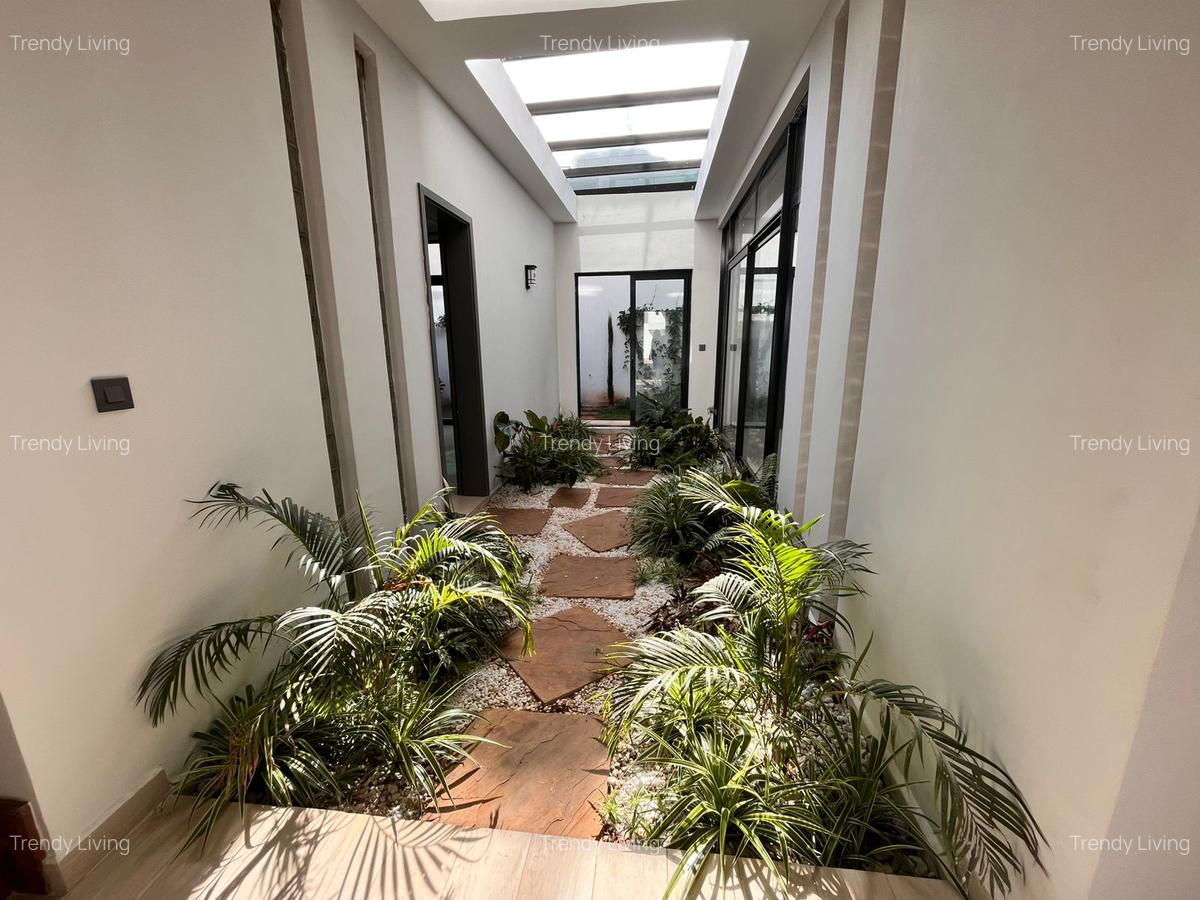 5 Bed Townhouse with En Suite in Lavington - 2