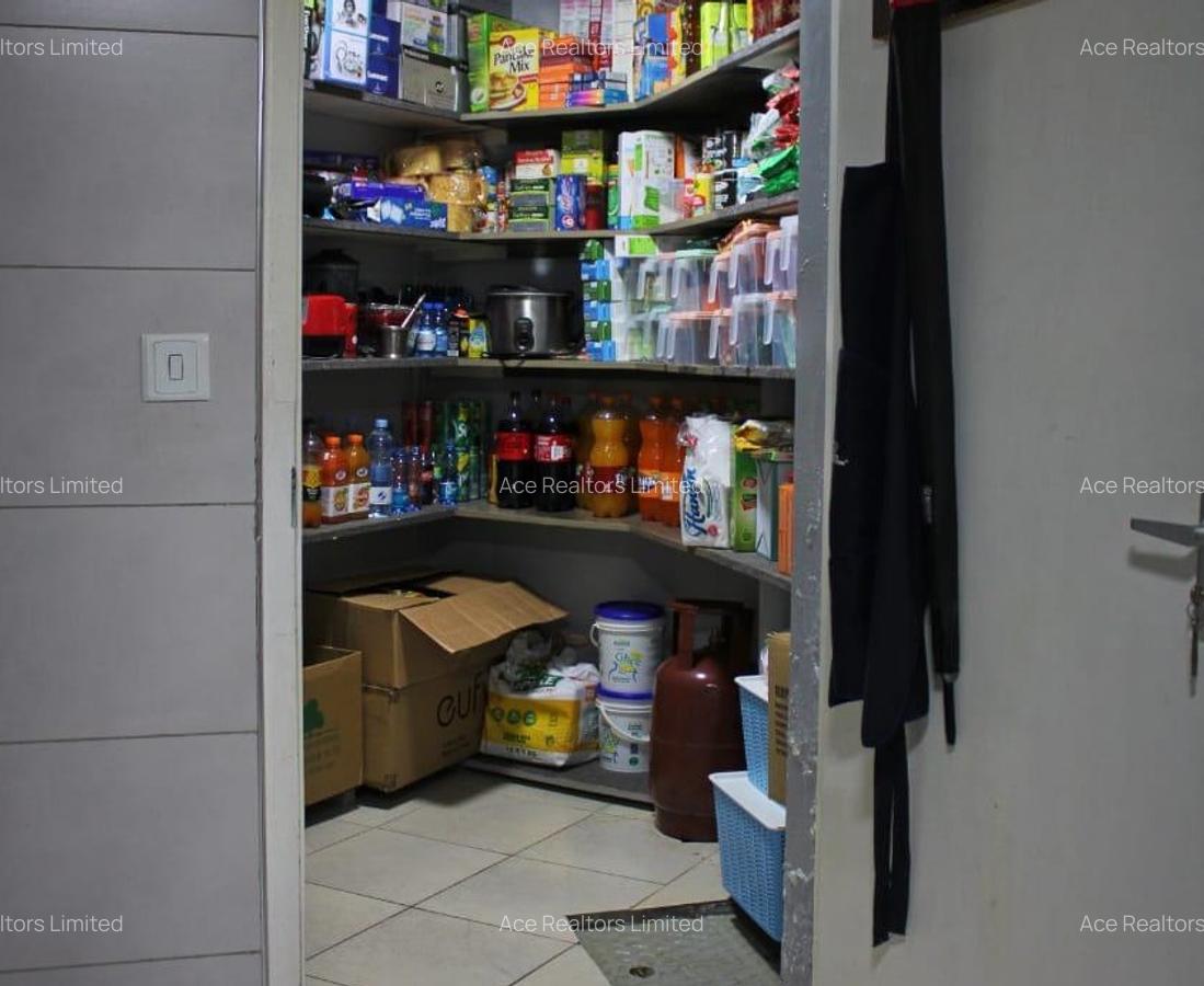 6 Bed Townhouse with En Suite at Karuna Close - 14