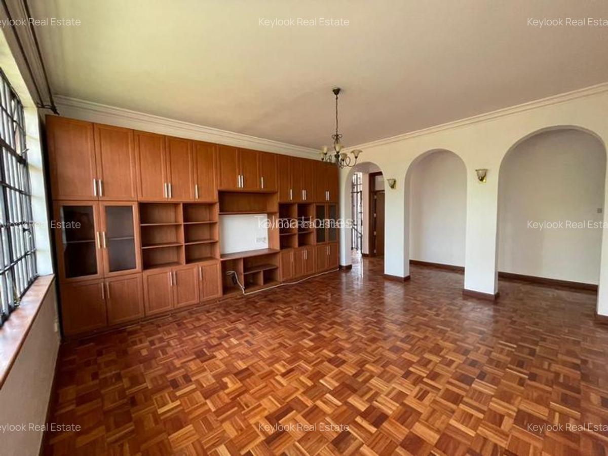 4 Bed Townhouse with En Suite at Lavington - 4