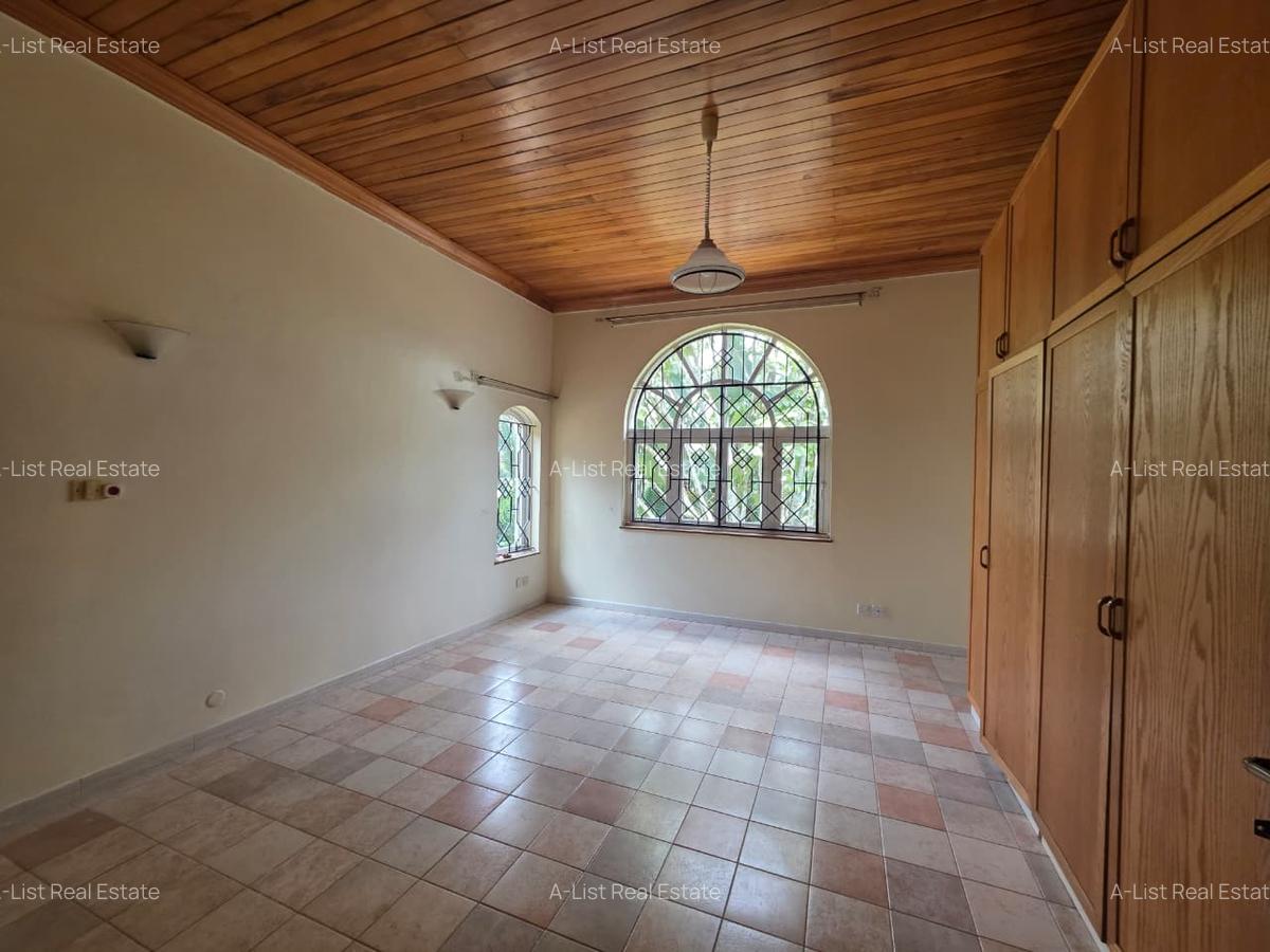 4 Bed House with En Suite at Hillview - 11