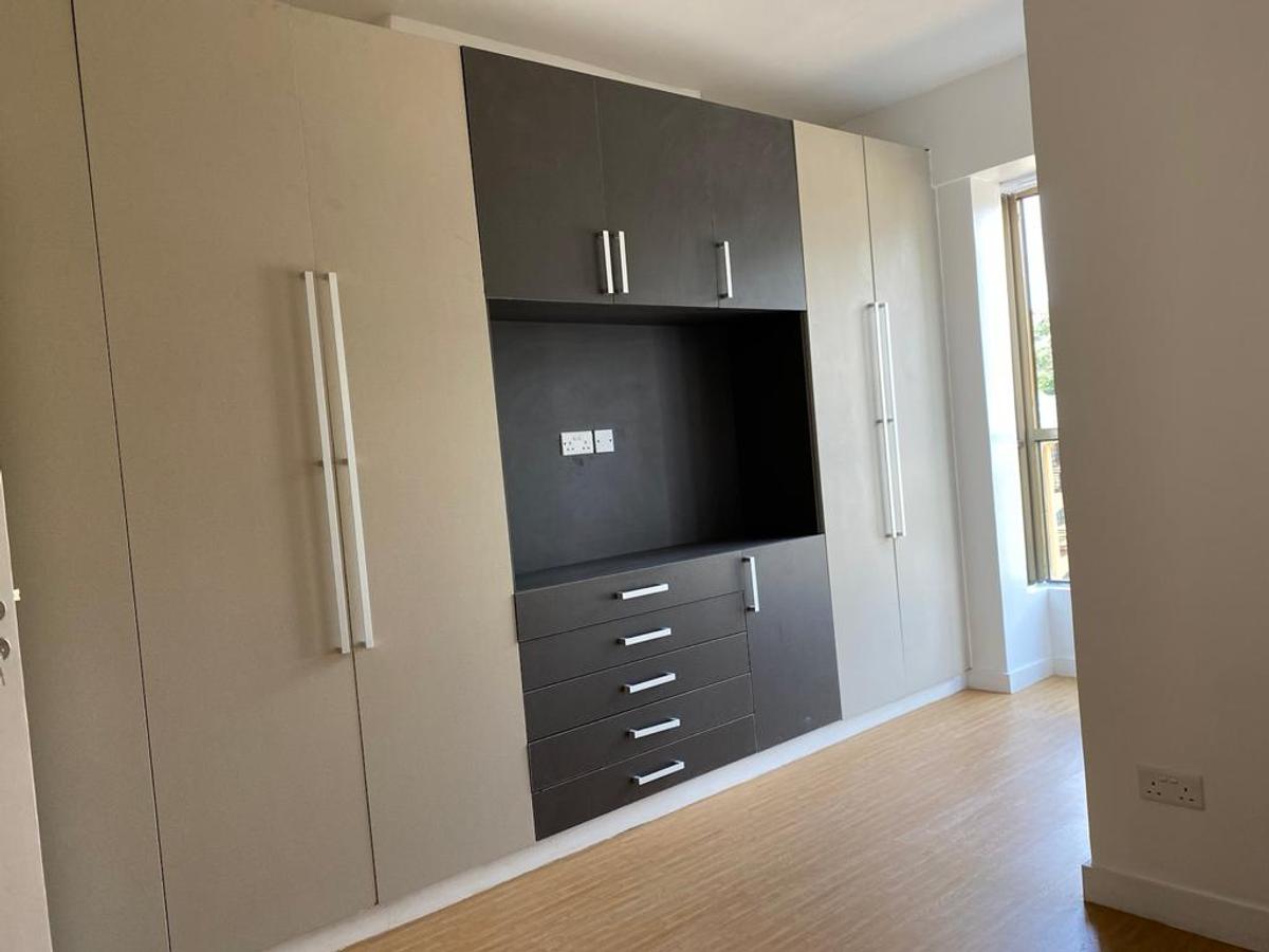 3 Bed Apartment with En Suite at Lavington - 13