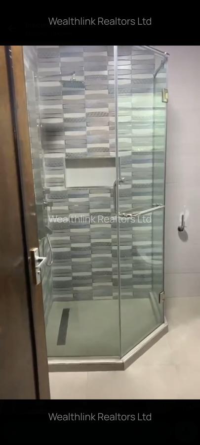 4 Bed House with Walk In Closet in Parklands - 5