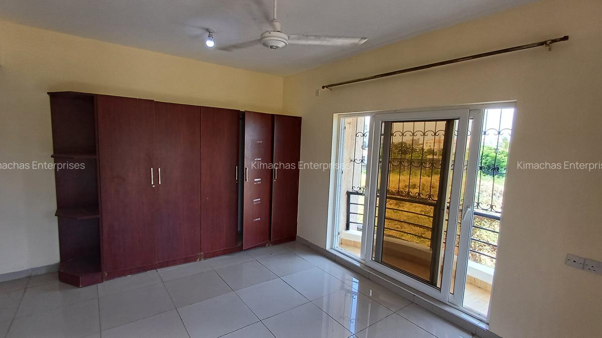 3 Bed Apartment with En Suite at Green Wood Drive - 15