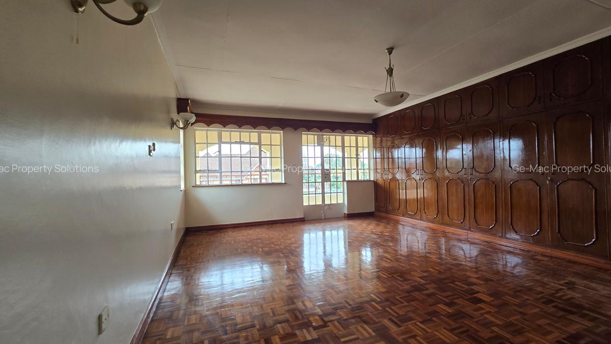 5 Bed House with En Suite in Runda - 5