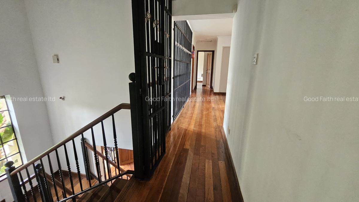 5 Bed House with En Suite in Runda - 16