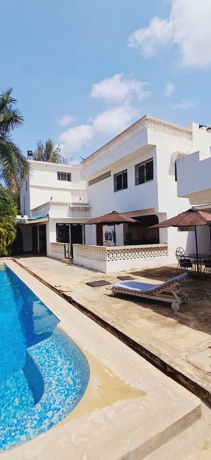 4 Bed Villa with En Suite in Kikambala - 2