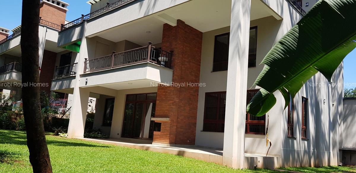 6 Bed Townhouse with En Suite at Lavington Green - 4