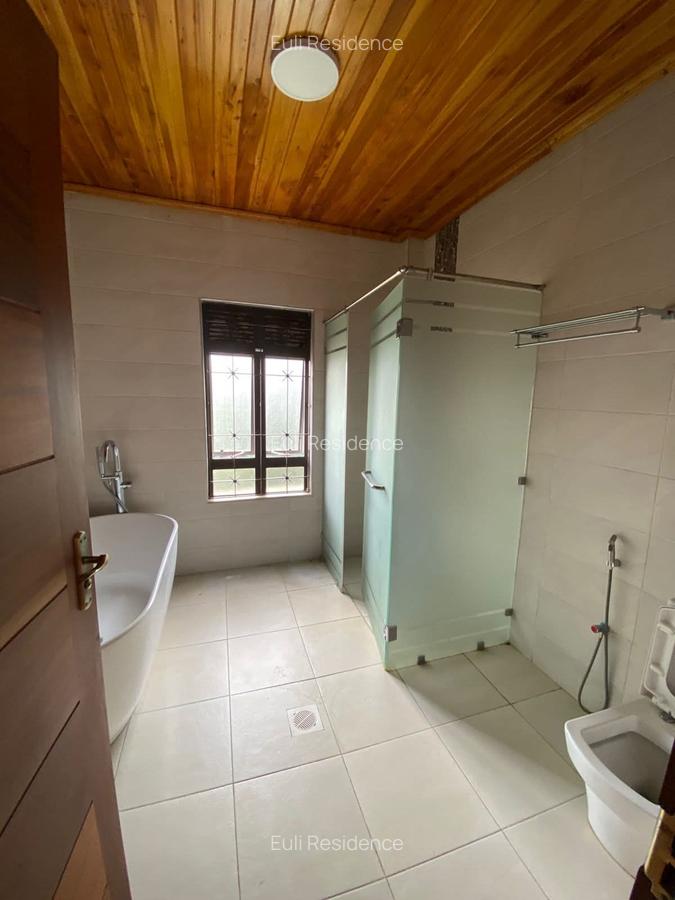 5 Bed Townhouse with En Suite at Runda Drive - 10