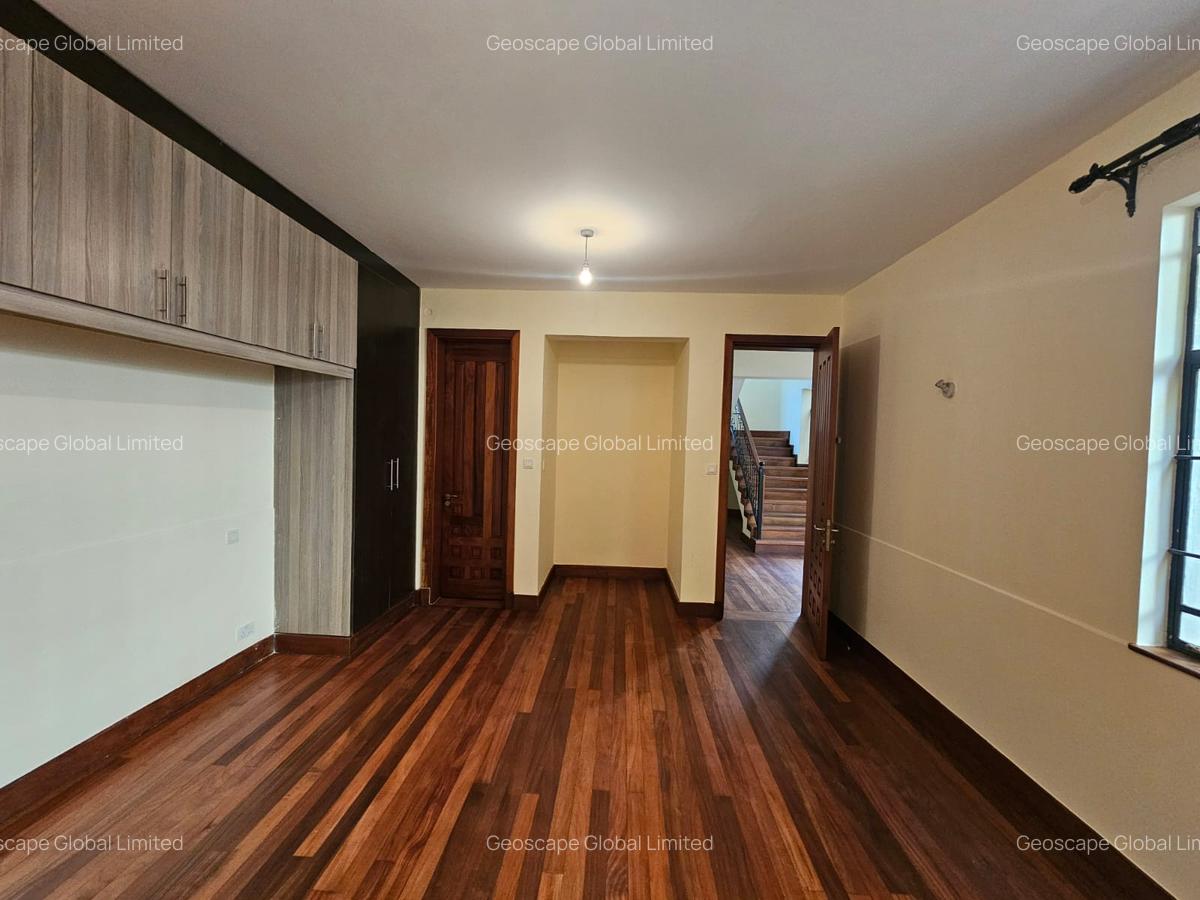 5 Bed Townhouse with En Suite in Lavington - 3