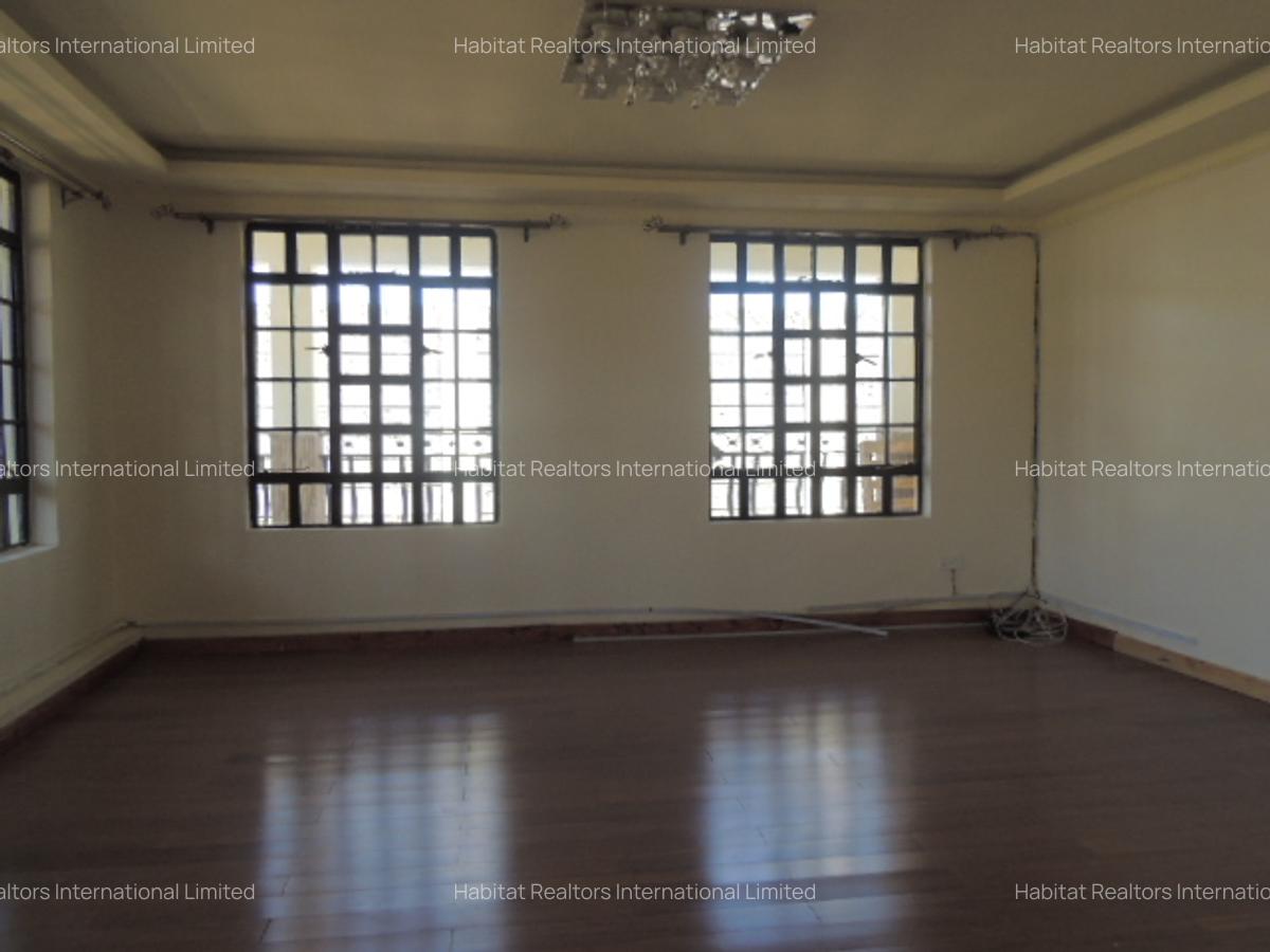 4 Bed Townhouse with En Suite at Chuna - 3