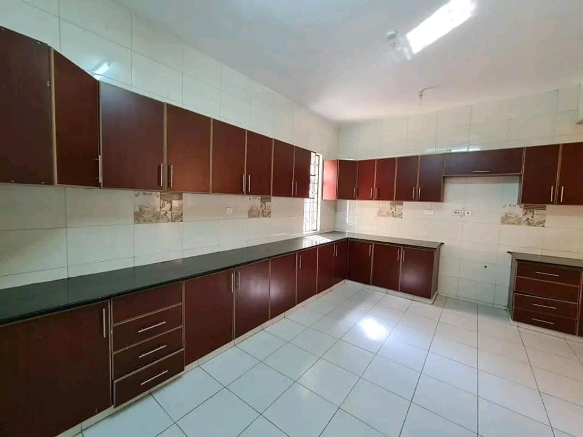 3 Bed Apartment with En Suite at Links Road - 1