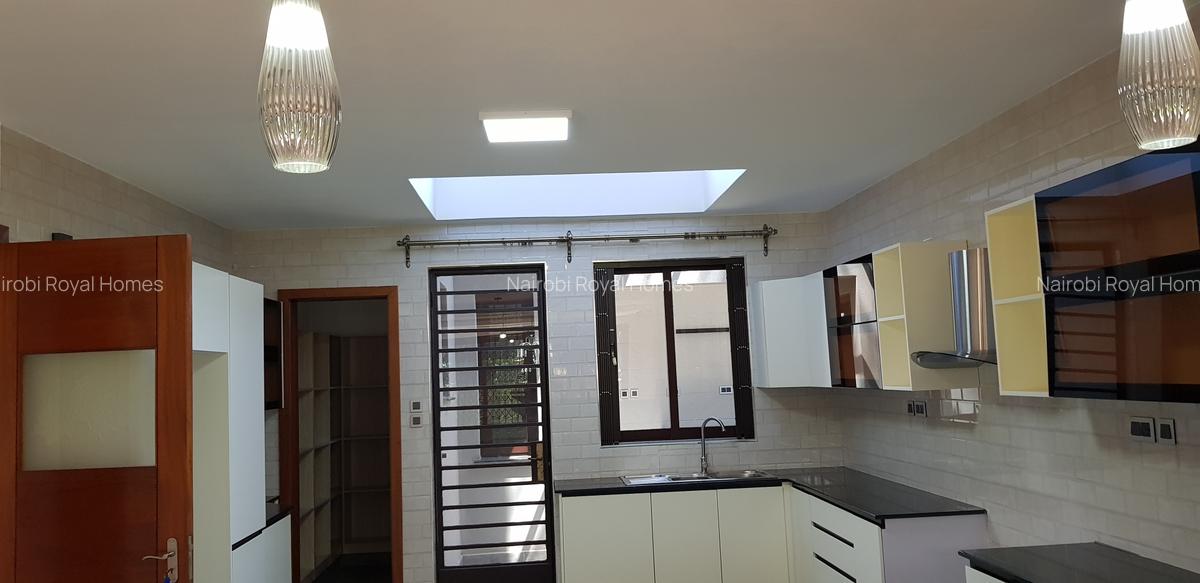 6 Bed Townhouse with En Suite at Lavington Green - 12