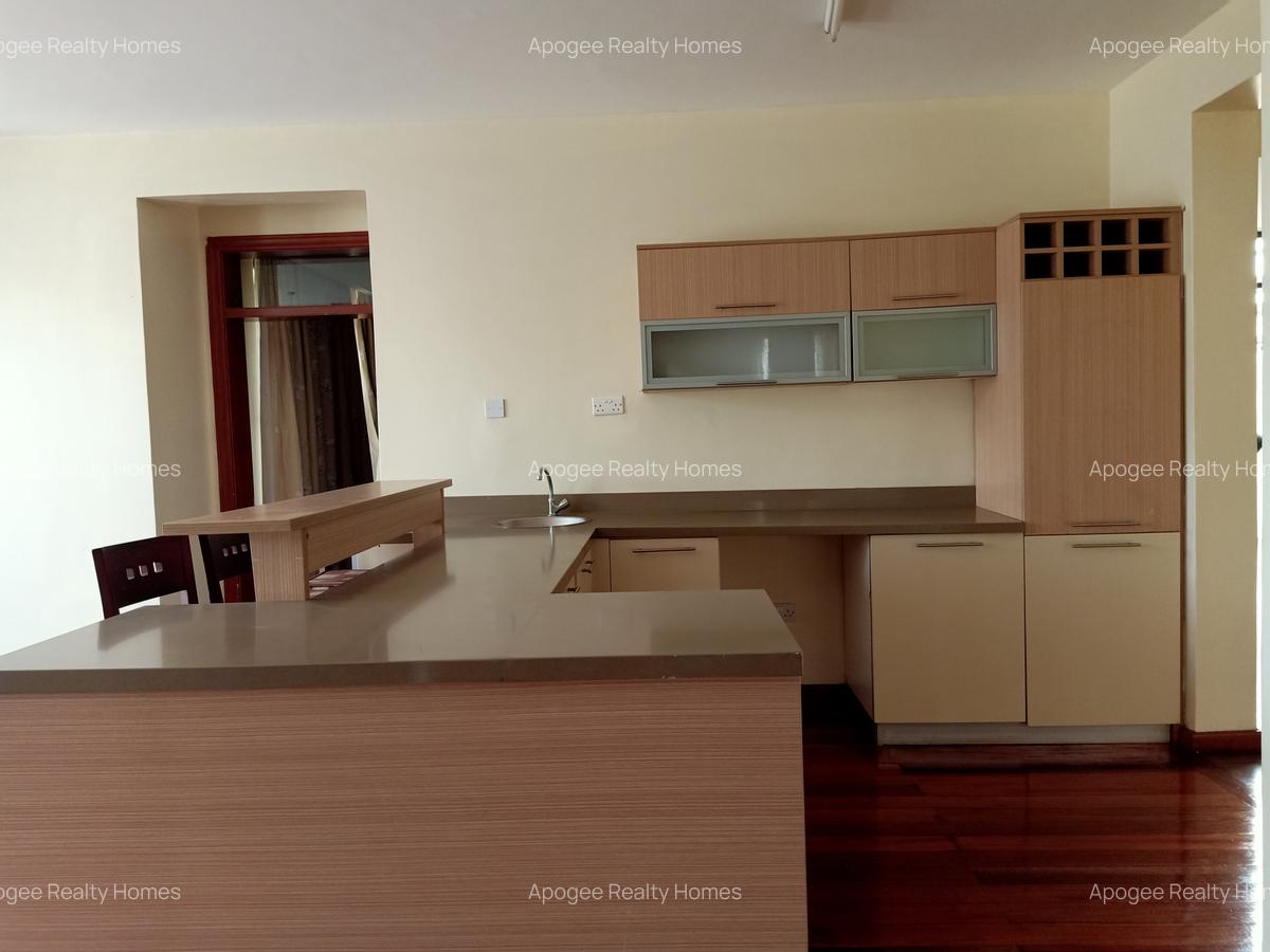 4 Bed House with En Suite at Garden Estate Road - 6