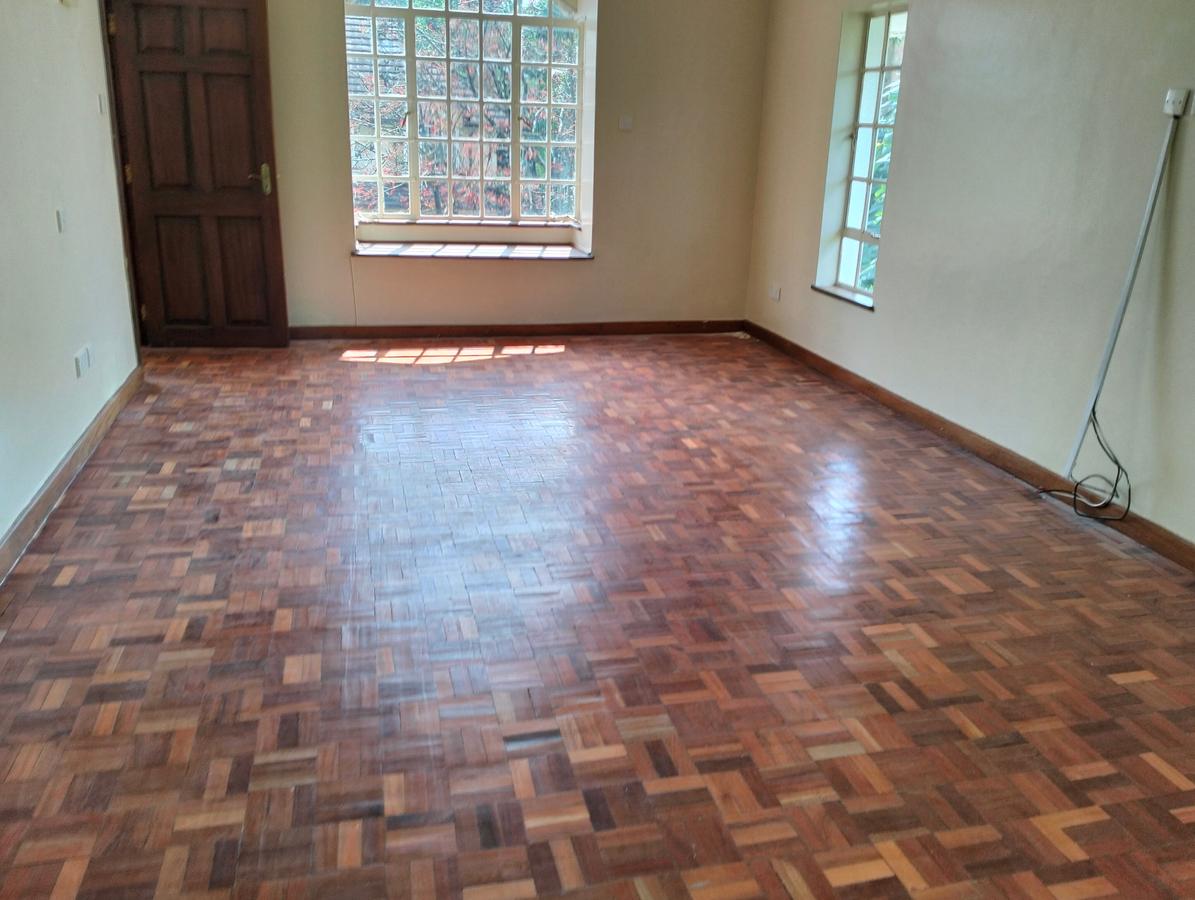 5 Bed Townhouse with En Suite in Lavington - 11