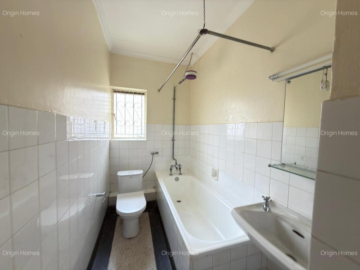 3 Bed House with En Suite in Brookside - 7