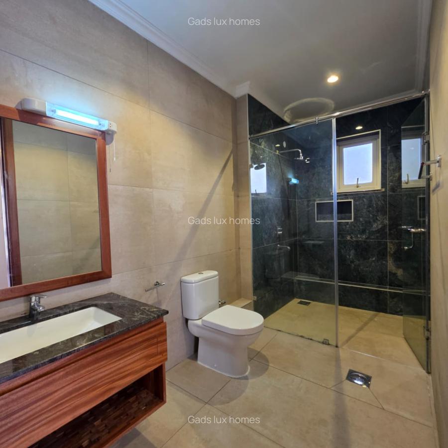 5 Bed Townhouse with En Suite at Lavington - 13