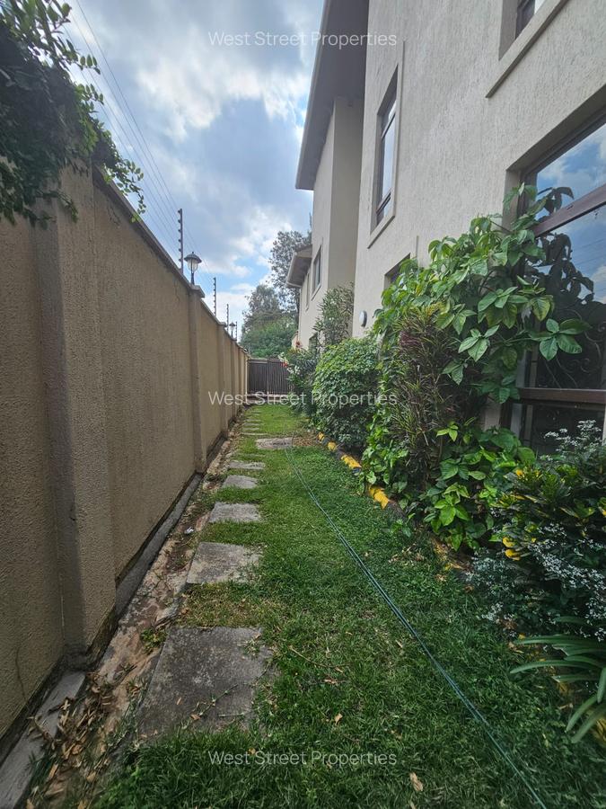 6 Bed Townhouse with En Suite at Lavington - 15