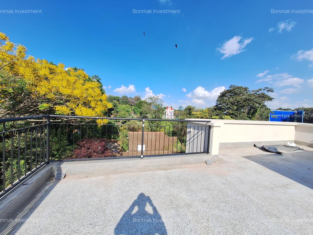 5 Bed Townhouse with En Suite at Lavington Green - 19