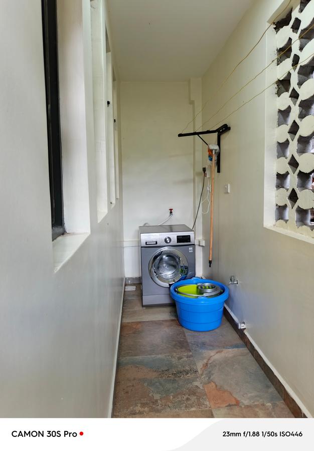 Serviced 1 Bed Apartment with En Suite at Lavington - 11
