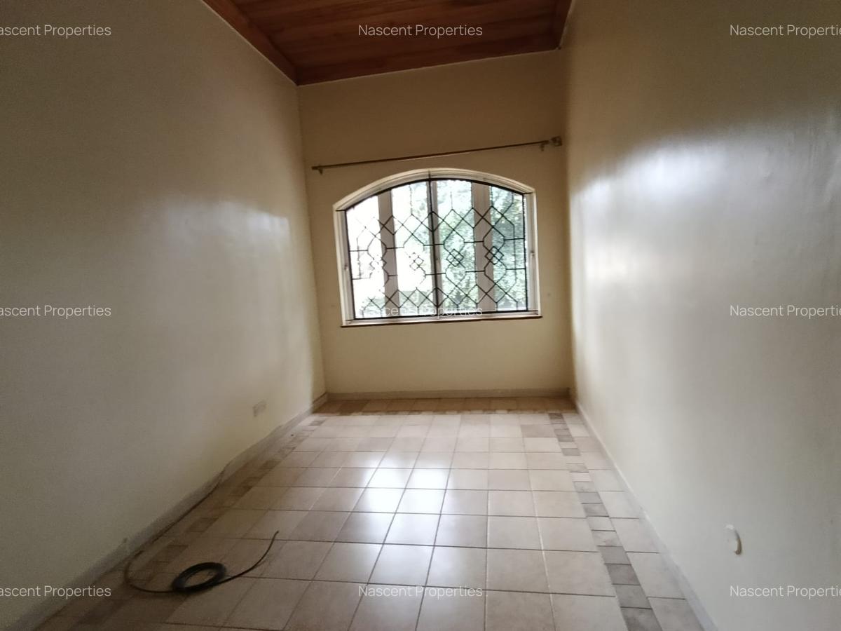 4 Bed House with En Suite at Hill View - 16