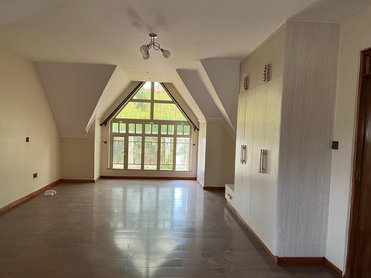 8 Bed House with En Suite at Nyari - 15