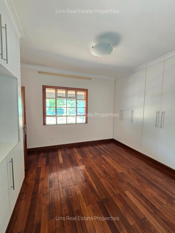 4 Bed House with En Suite in Runda - 12