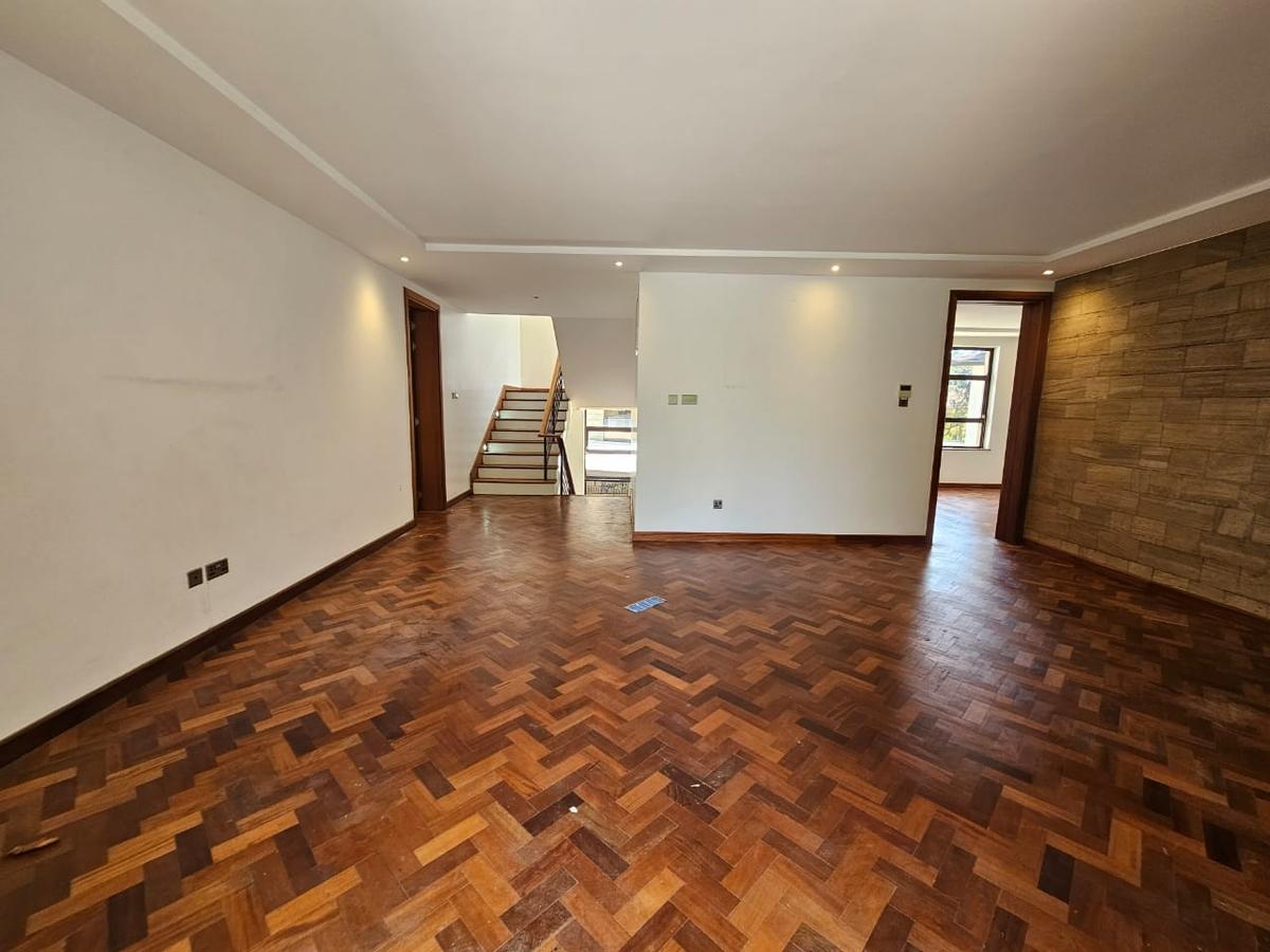 5 Bed Villa with En Suite in Lavington - 3
