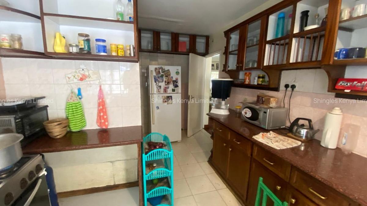 5 Bed Townhouse with En Suite at Oloitoktok Road - 6