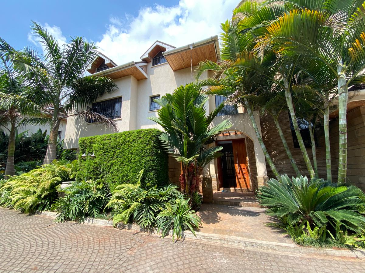 5 Bed Townhouse with En Suite in Lavington - 4