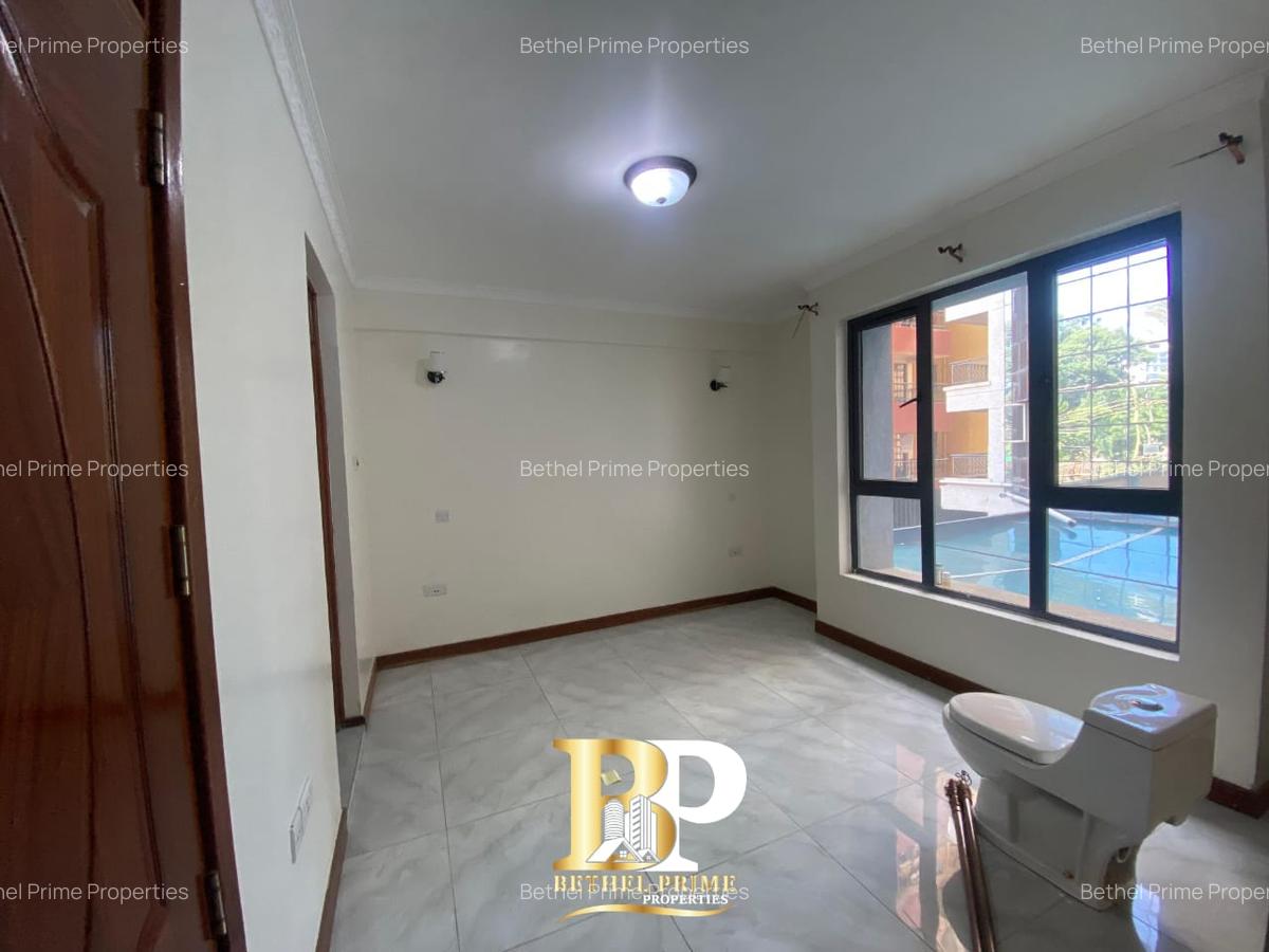 1 Bed Apartment with En Suite in Brookside - 6