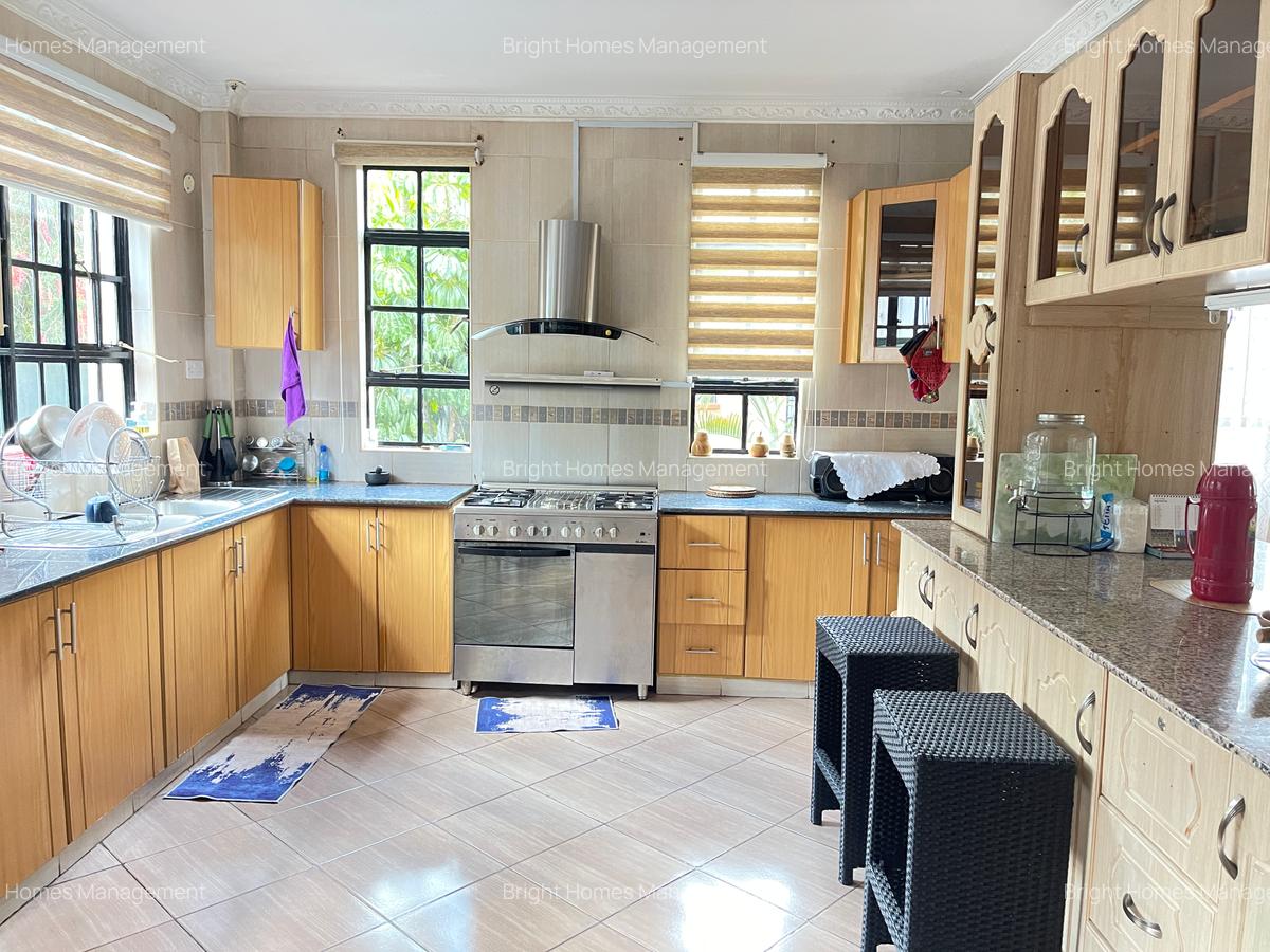 5 Bed Townhouse with En Suite in Lavington - 6