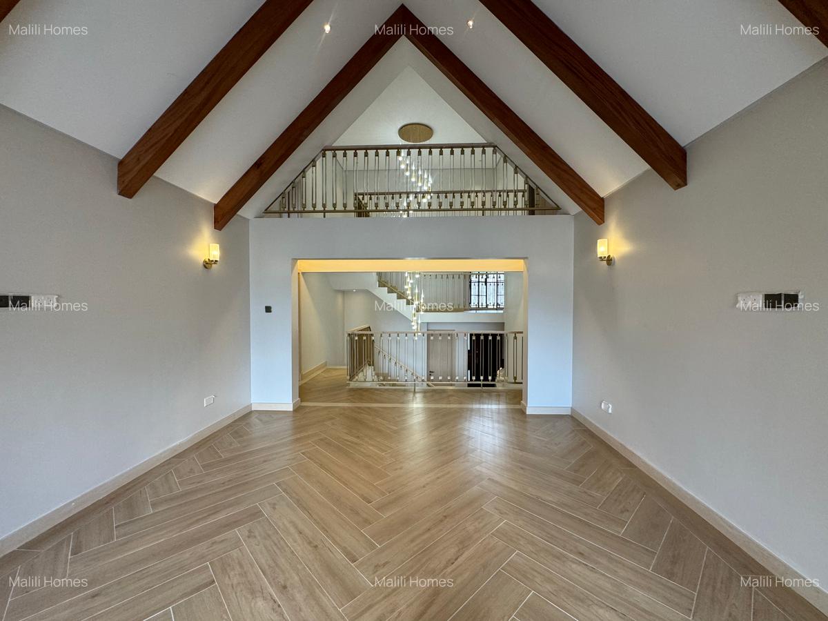 7 Bed Villa with En Suite in Lavington - 2