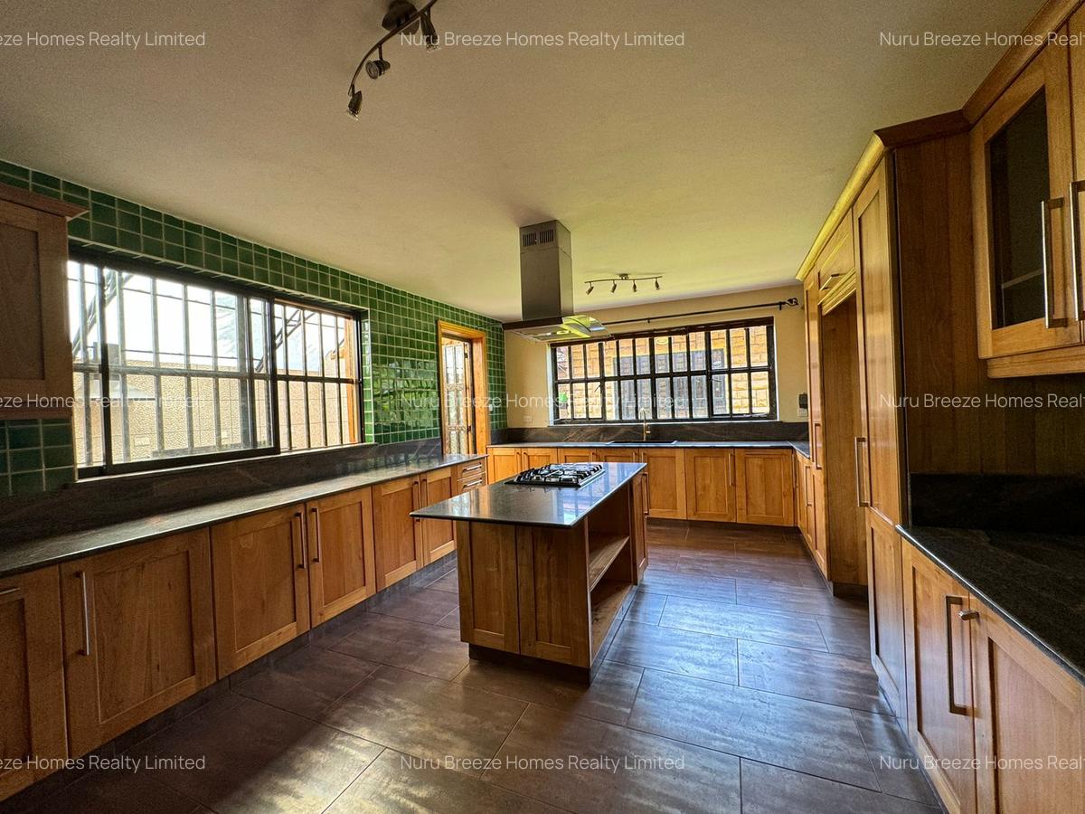 5 Bed House with En Suite in Nyari - 3