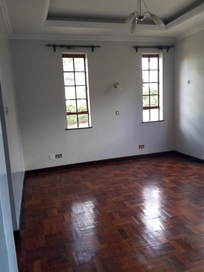 4 Bed Villa with En Suite in Rosslyn - 12