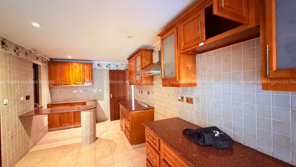 5 Bed Townhouse with En Suite at General Mathenge - 16