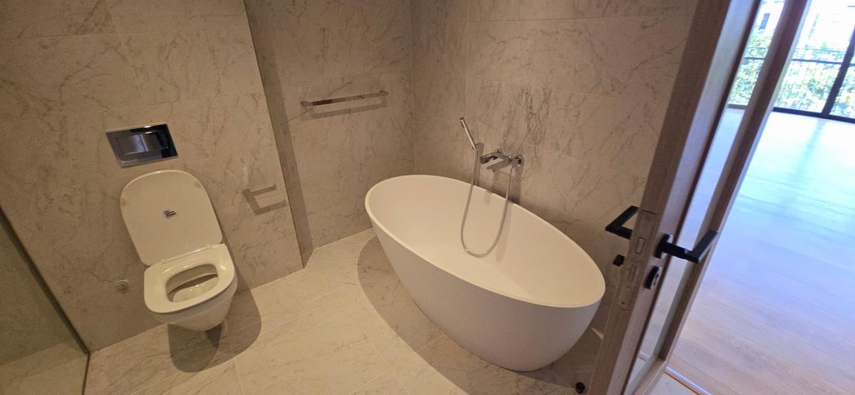 4 Bed House with En Suite at Palm Valley - 19