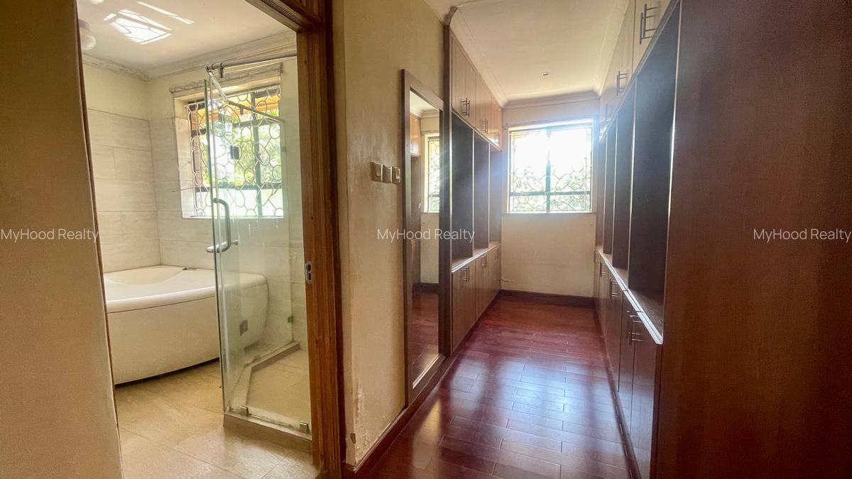 6 Bed House with En Suite in Runda - 14