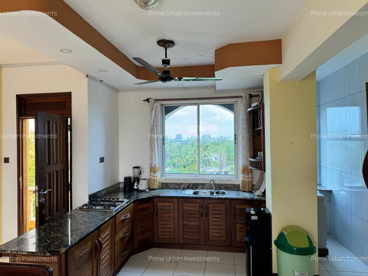 Serviced 2 Bed Apartment with En Suite in Nyali Area - 12