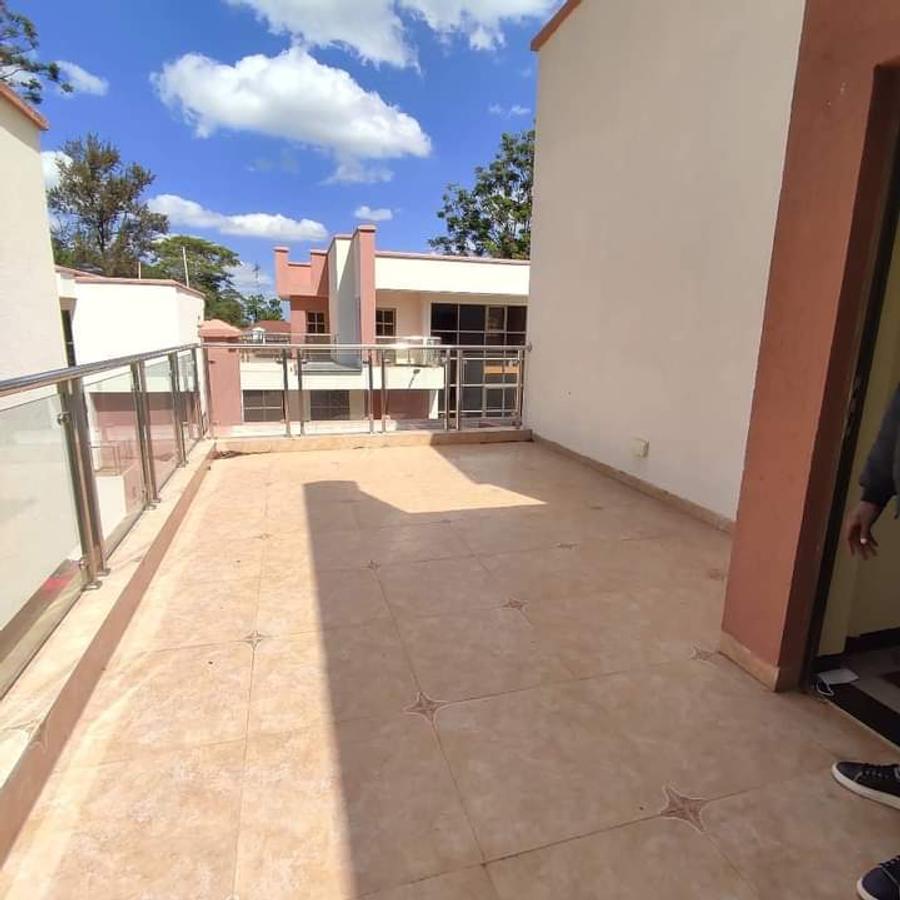 5 Bed Townhouse with En Suite in Lavington - 2