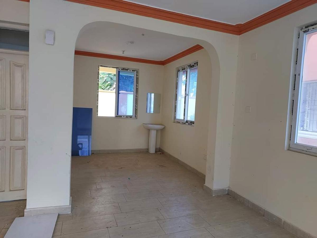 Serviced 3 Bed Apartment with En Suite in Mtwapa - 11