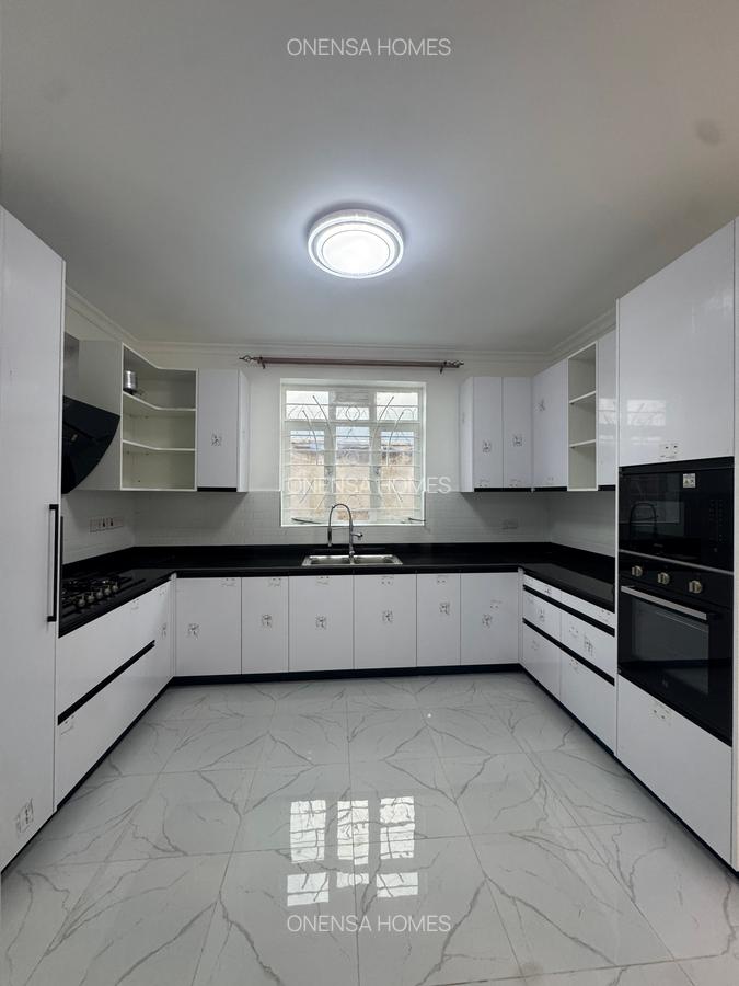 4 Bed Townhouse with En Suite in Kitengela - 2