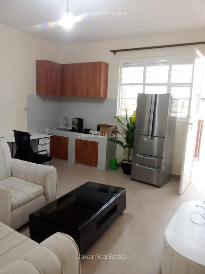 1 Bed House with En Suite at Hatheru Road - 8