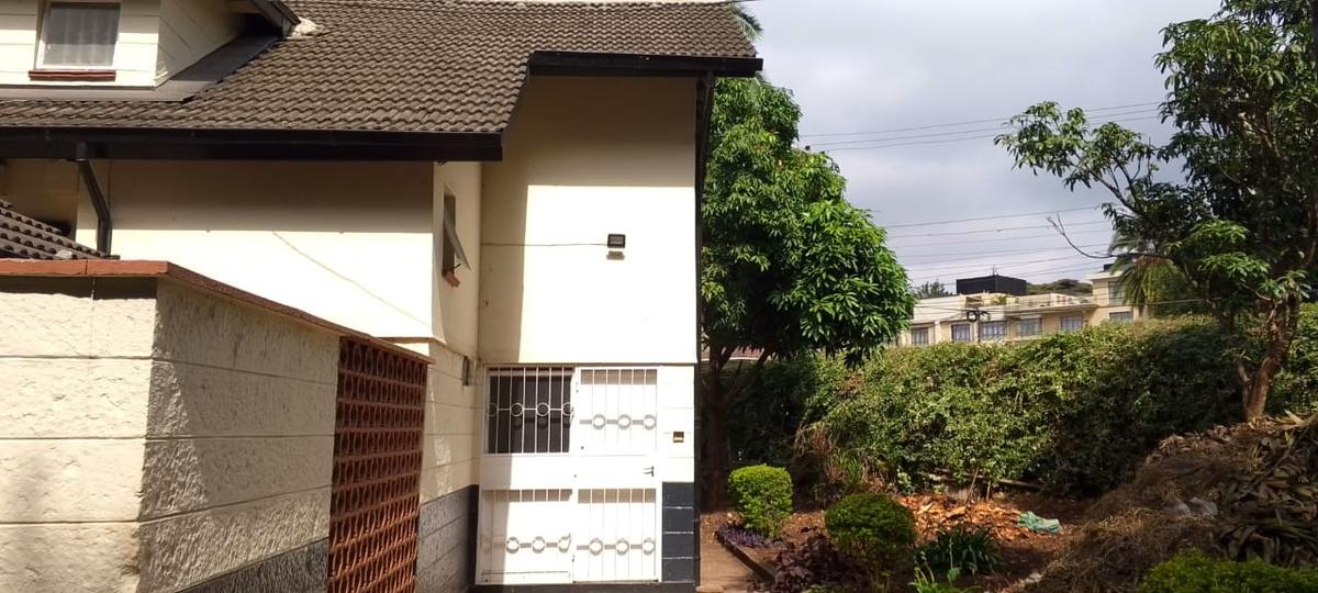 2 Bed Townhouse with En Suite in Lavington - 13
