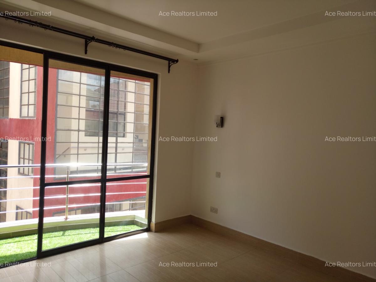 3 Bed Apartment with En Suite at Dennis Prit - 11