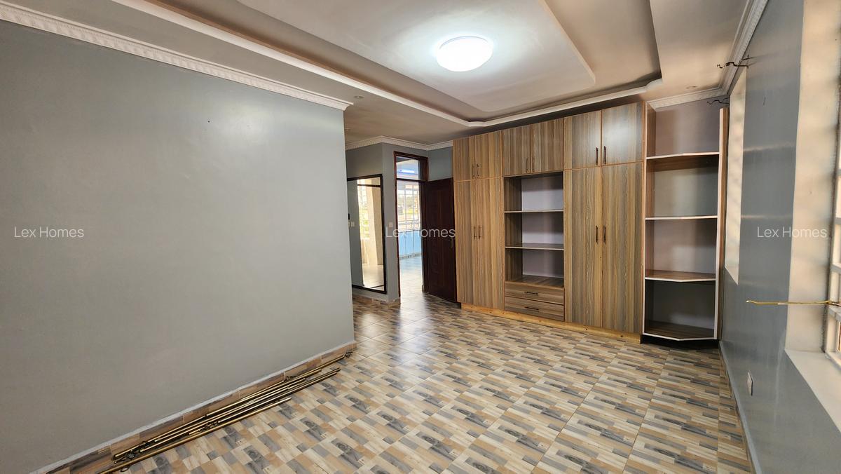 3 Bed House with En Suite at - 9