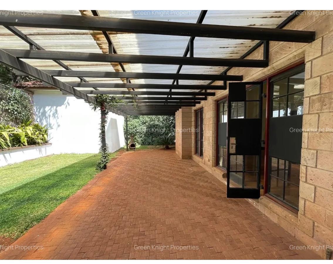 4 Bed Townhouse with En Suite in Westlands Area - 14