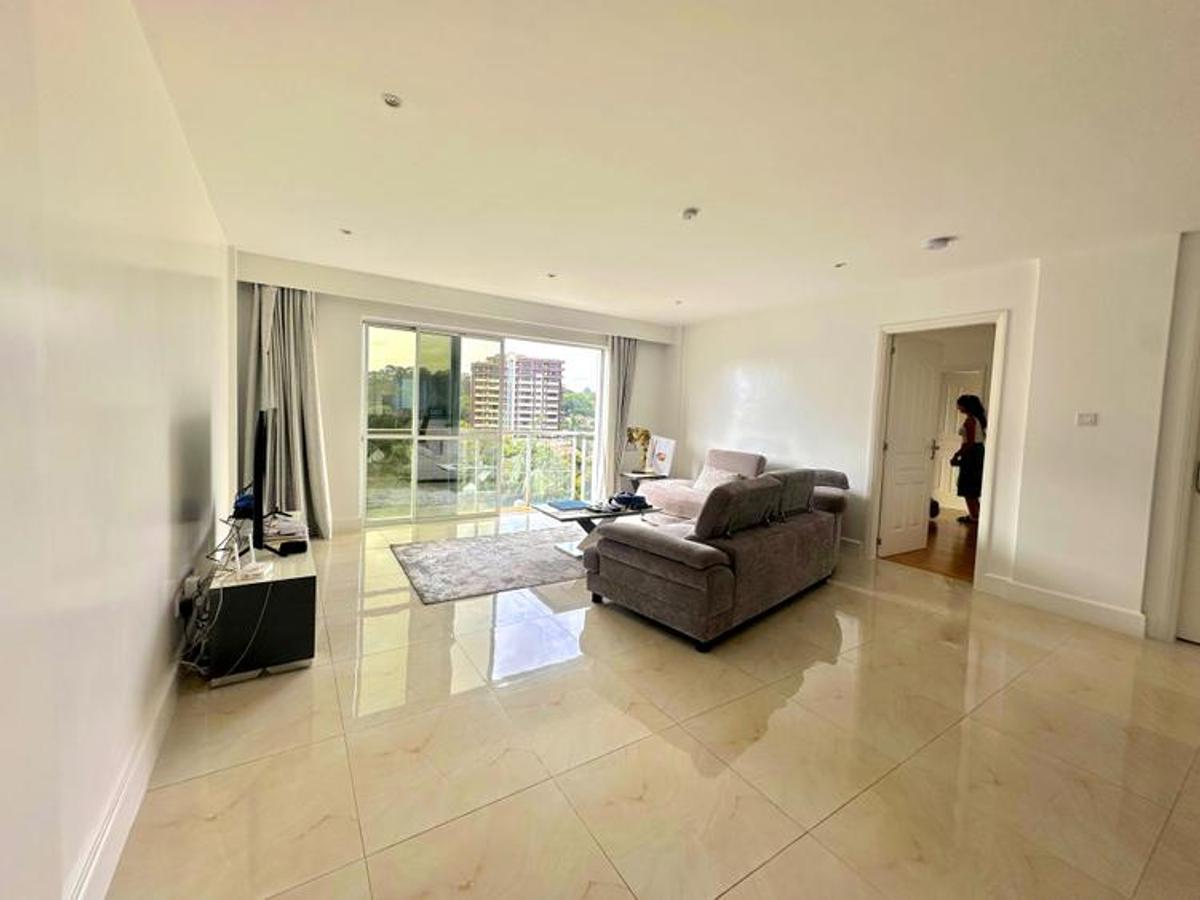 serviced 2 bed apartment with en suite in westlands area