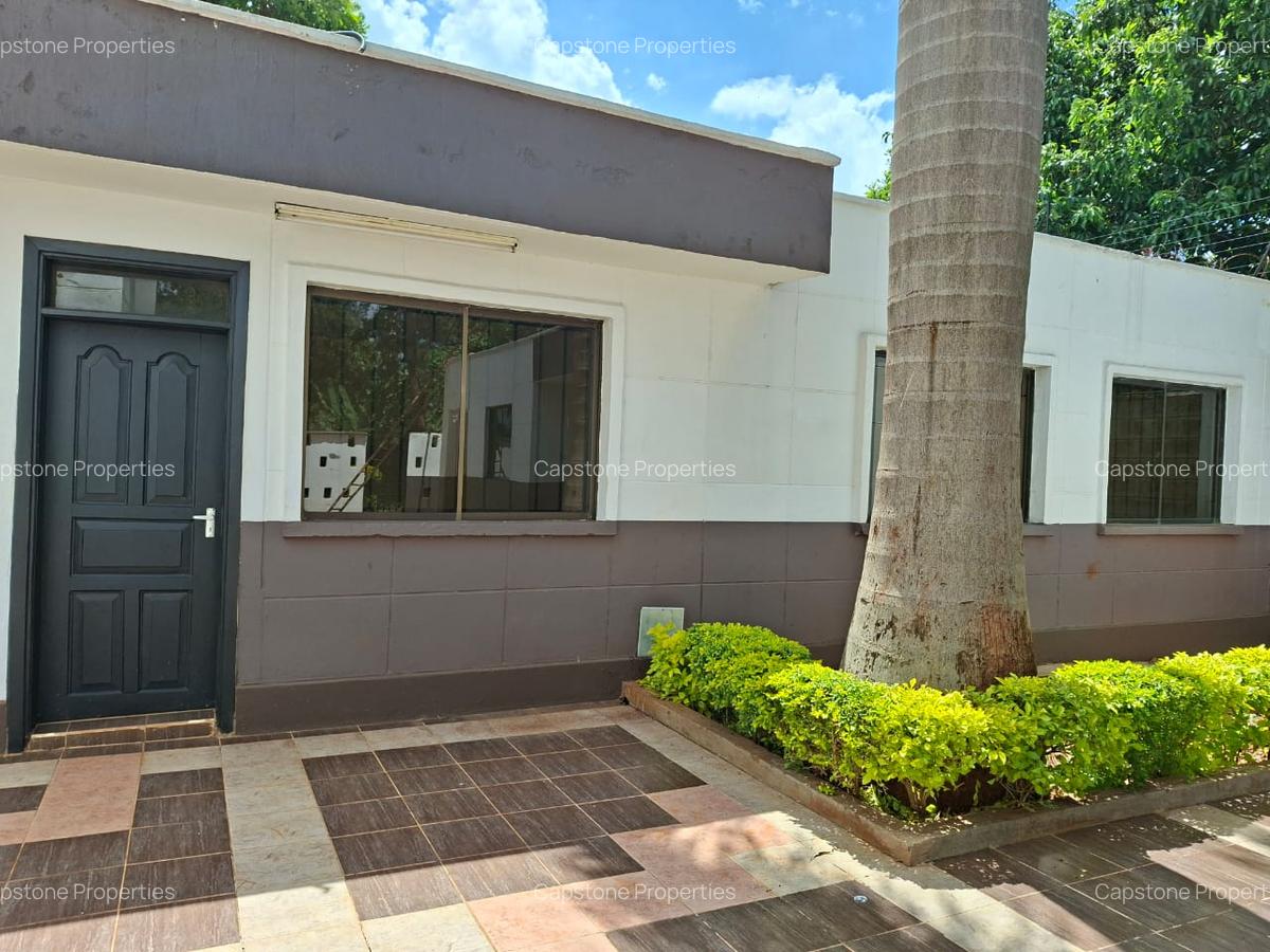 6 Bed House with En Suite in Runda - 2