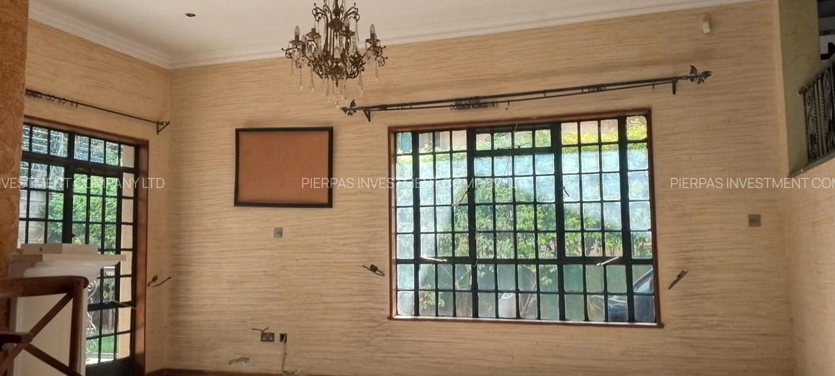 5 Bed Townhouse with En Suite in Spring Valley - 16